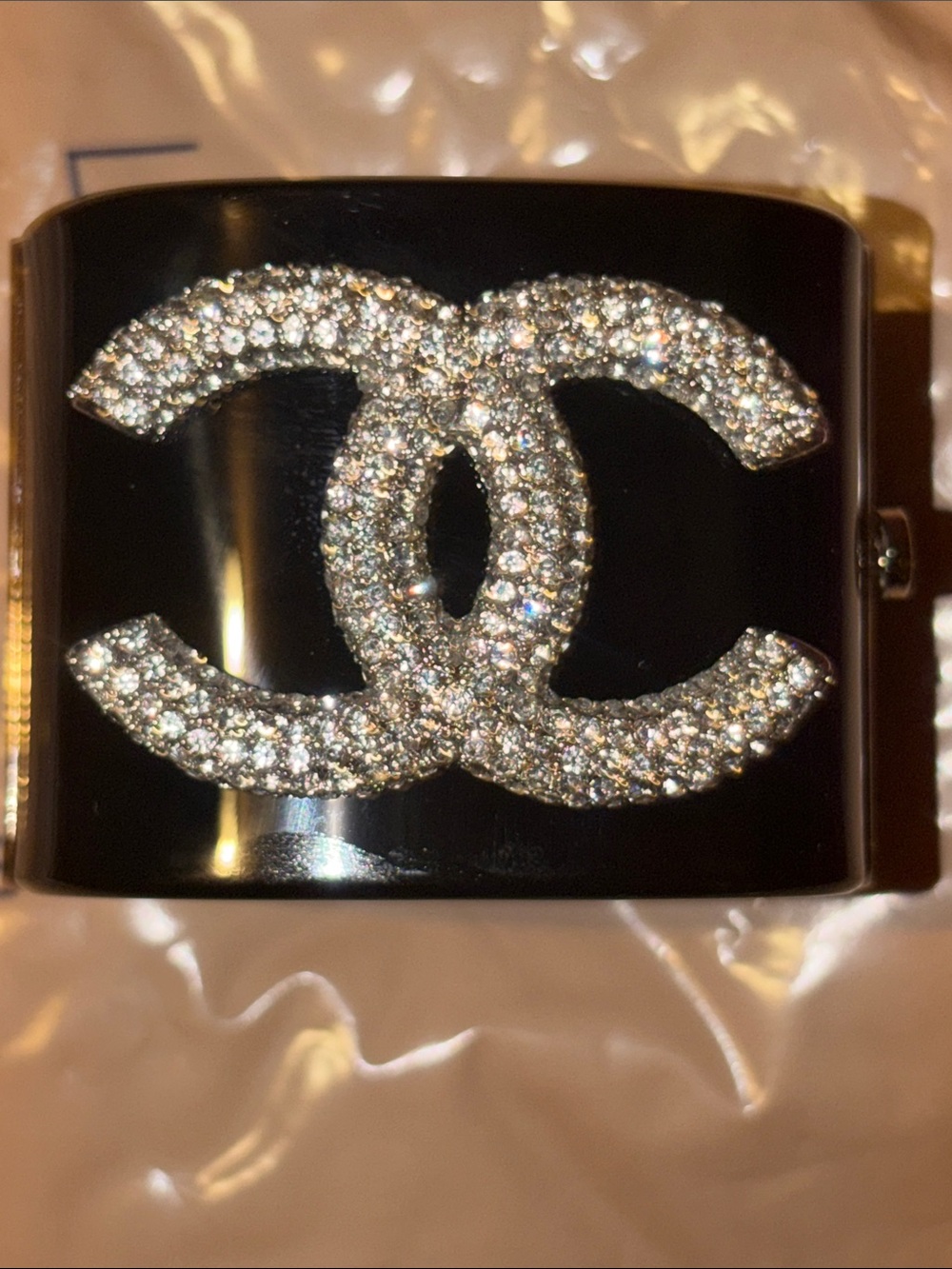 🆕!!!🪩 CHANEL CC Cuff + Box 📦 10/10 🪩 - Picture 9 of 10
